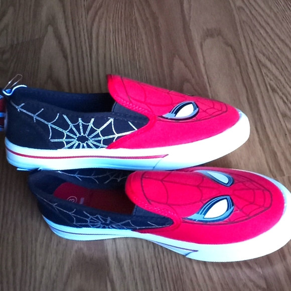 Marvel Other - Beautiful spiderman slip on boys